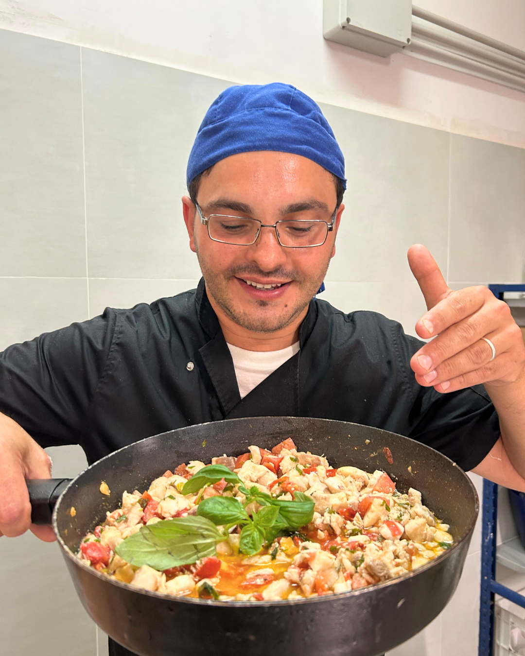 Chef Loris prepara un piatto - Ristorante Alcide Poggibonsi